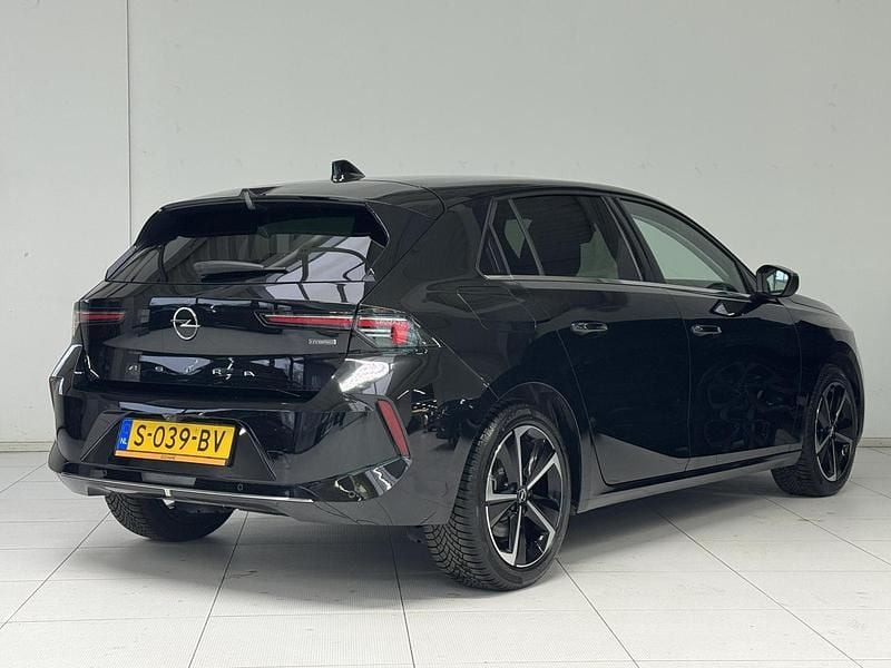 Occasion Opel Astra Business Elegance 2023 Zwart Hatchback