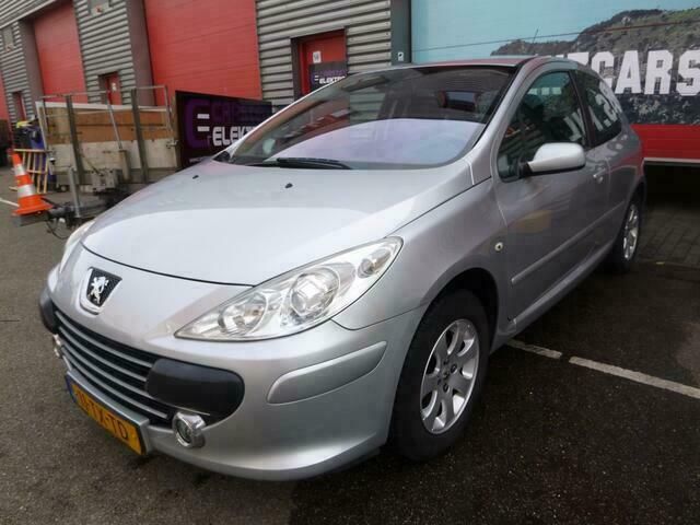 Grijs Gebruikt 2007 Peugeot 307 Premium Hatchback | € 2.499 (Iets duurder) - Afbeelding 1/4