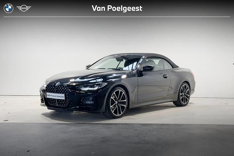 Saphirschwarz metallic (zwart metallic) Gebruikt 2023 BMW 420 Executive Cabriolet | € 52.895 (Goede deal) - Afbeelding 1/4