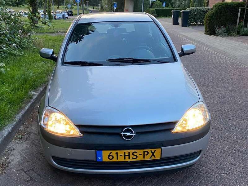Grijs Gebruikt 2001 Opel Corsa Comfort Hatchback | € 1.200 (Eerlijke prijs) - Afbeelding 1/4