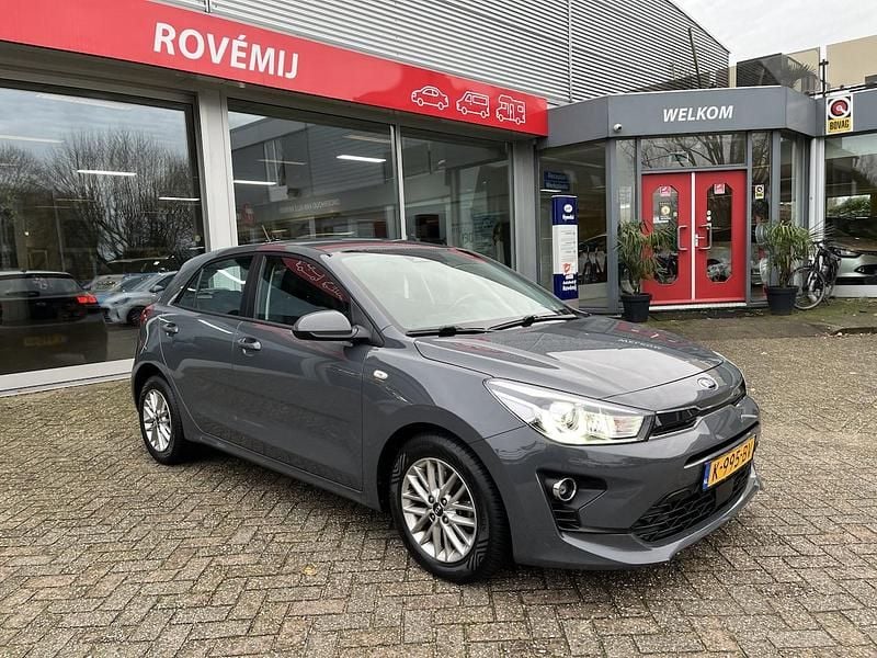 Grijs Occasion 2020 Kia Rio Hatchback | € 16.500 (Eerlijke prijs) - Afbeelding 1/4