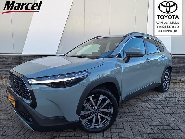 Groen Gebruikt 2025 Toyota Corolla Cross Style SUV | € 36.900 (Eerlijke prijs) - Afbeelding 1/3