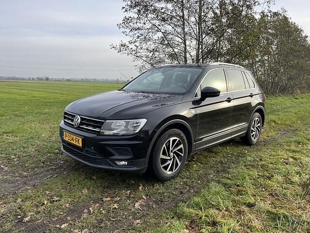 Zwart Occasion 2019 VW Tiguan Highline SUV | € 23.000 - Afbeelding 1/4