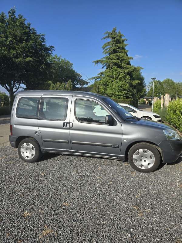 Grijs Gebruikt 2003 Citroën Berlingo MPV | € 2.000 (Eerlijke prijs) - Afbeelding 1/4