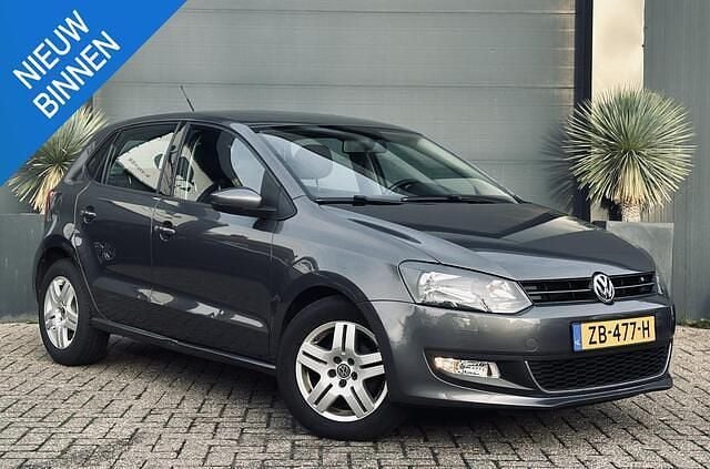 Grijs Gebruikt 2013 VW Polo Comfortline Hatchback | € 5.950 (Goede deal) - Afbeelding 1/4