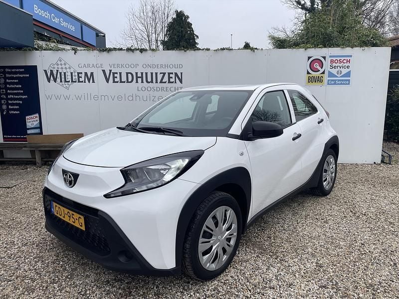 Wit Occasion 2024 Toyota Aygo X SUV | € 15.275 (Super prijs) - Afbeelding 1/4