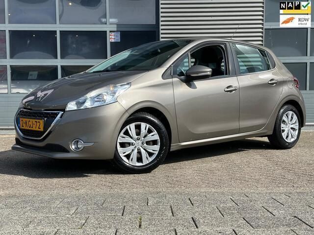 Grijs Gebruikt 2013 Peugeot 208 Envy Hatchback | € 5.850 (Eerlijke prijs) - Afbeelding 1/4