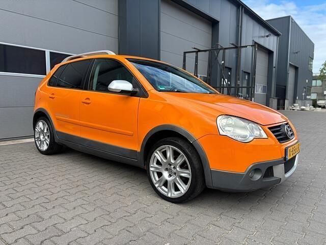 Oranje Gebruikt 2006 VW Polo Cross Hatchback | € 2.995 (Goede deal) - Afbeelding 1/4