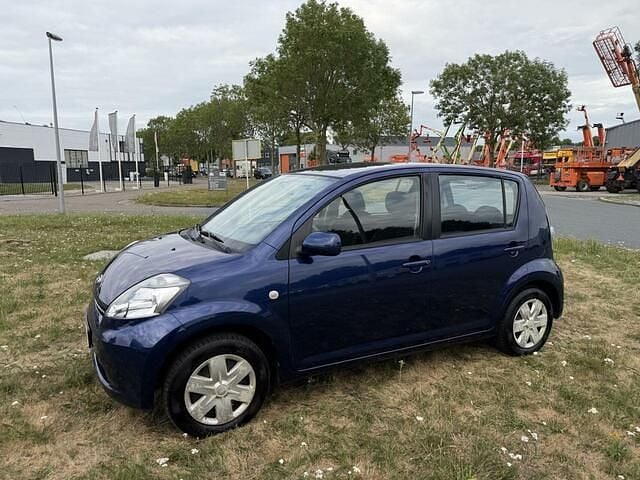 Occasion Daihatsu Sirion 87 PK (63 kW) 2007 Blauw Hatchback