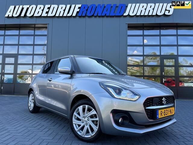 Grijs, metallic lak Gebruikt 2022 Suzuki Swift Hatchback | € 16.900 (Eerlijke prijs) - Afbeelding 1/4