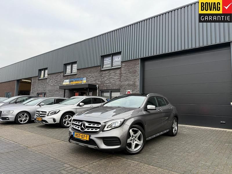 Grijs Occasion 2025 Mercedes GLA250 Premium Plus SUV | € 27.950 - Afbeelding 1/4