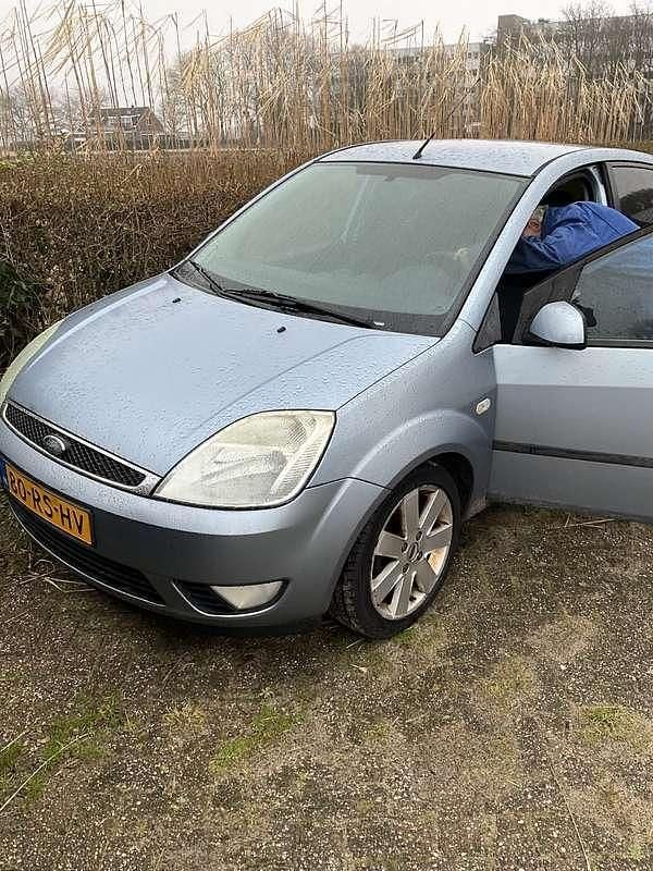 Occasion Ford Fiesta Futura 69 PK (50 kW) 2005 Zilver Hatchback