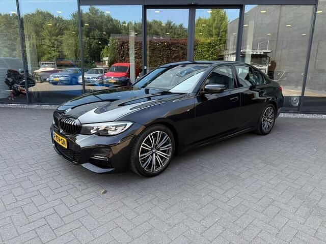 Zwart Gebruikt 2019 BMW 320 M Sport Sedan | € 25.500 (Eerlijke prijs) - Afbeelding 1/4