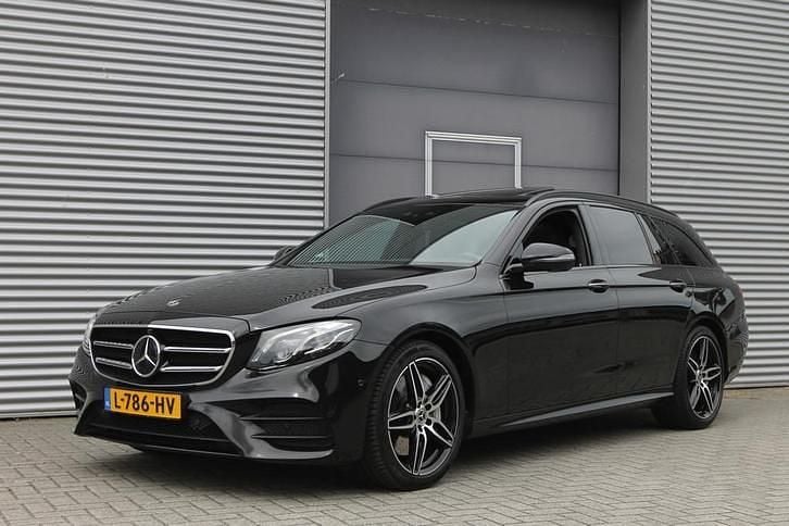 Zwart Gebruikt 2019 Mercedes E450 Premium Plus Stationwagen | € 36.999 - Afbeelding 1/4
