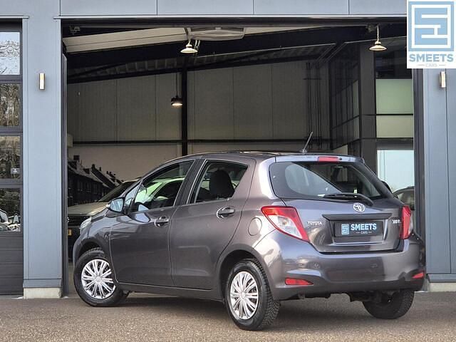 Occasion Toyota Yaris Comfort 99 PK (72 kW) 2014 Grijs (metallic) Hatchback