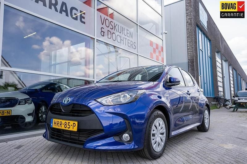 Blauw Gebruikt 2021 Toyota Yaris Hybrid Hatchback | € 20.950 (Goede deal) - Afbeelding 1/2