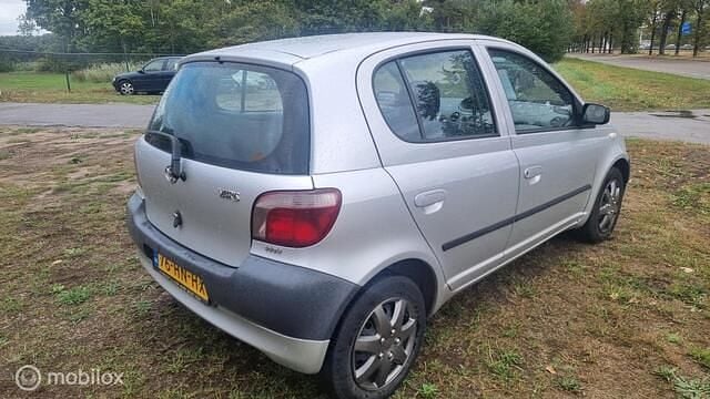 Occasion Toyota Yaris Luna 68 PK (50 kW) 2001 Grijs Hatchback
