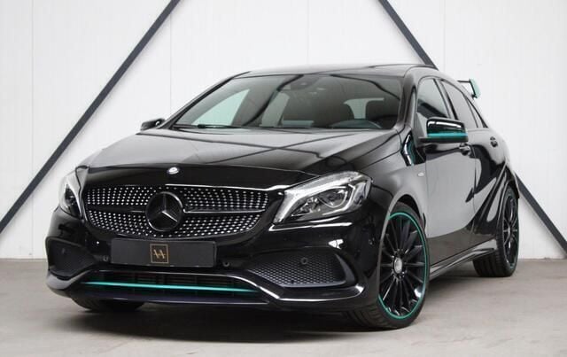 Zwart, metallic lak Gebruikt 2016 Mercedes A250 Edition Hatchback | € 22.750 (Duur) - Afbeelding 1/4