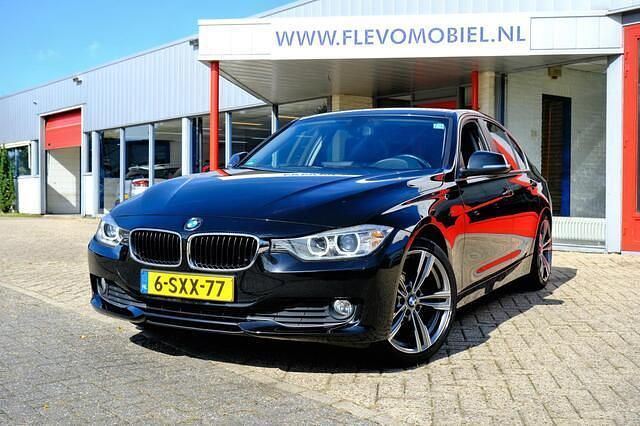 Zwart Gebruikt 2014 BMW 320 Efficient Dynamics Sedan | € 16.950 (Eerlijke prijs) - Afbeelding 1/4