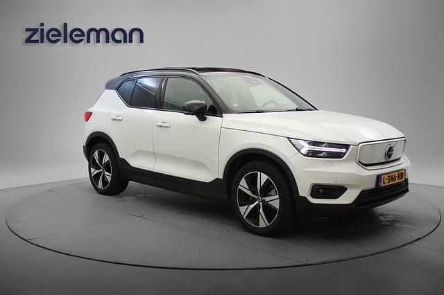 Wit (metallic) Gebruikt 2021 Volvo XC40 R-Design SUV | € 24.845 (Goede deal) - Afbeelding 1/4