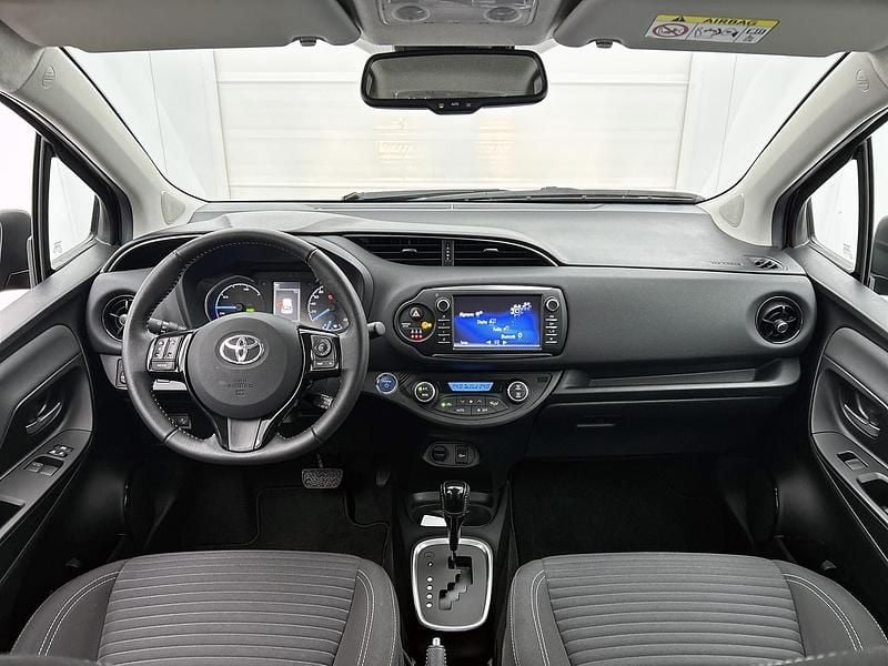 Occasion Toyota Yaris Hybrid Premium 2026 Rood Hatchback