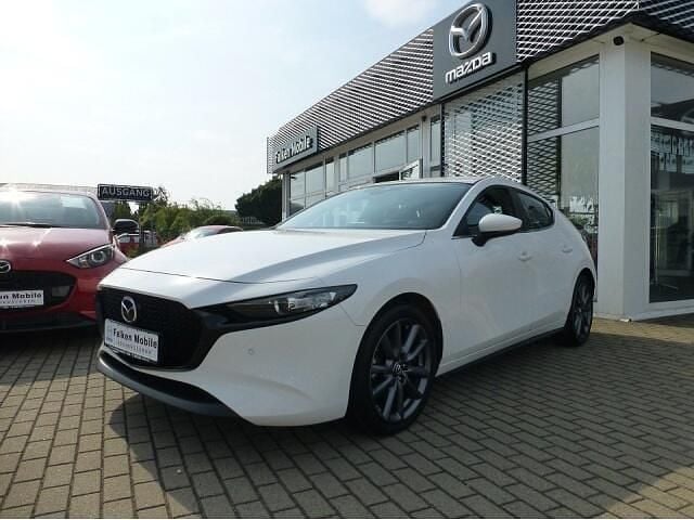Wit Gebruikt 2021 Mazda 3 Selection Sedan | € 22.639 (Goede deal) - Afbeelding 1/4