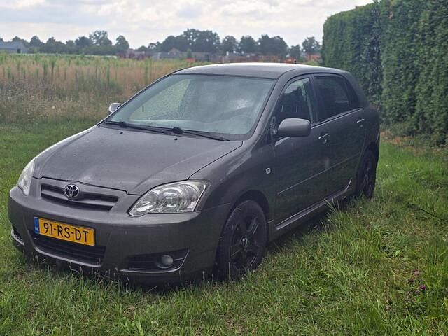Grijs Gebruikt 2005 Toyota Corolla Hatchback | € 3.650 (Eerlijke prijs) - Afbeelding 1/4