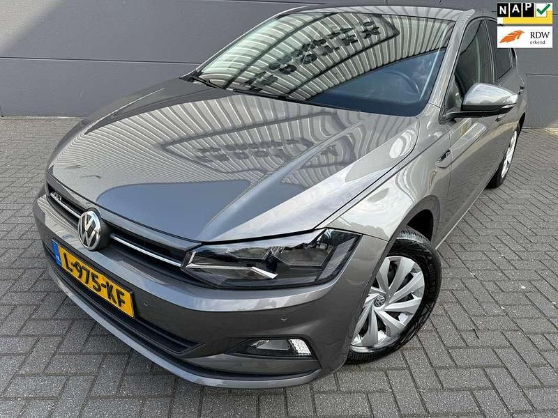 Grijs Gebruikt 2021 VW Polo Business Hatchback | € 13.950 (Goede deal) - Afbeelding 1/4