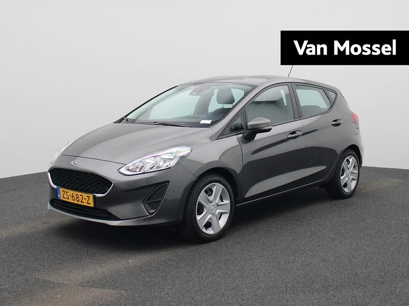 Grijs Occasion 2019 Ford Fiesta Trend Hatchback | € 11.945 (Eerlijke prijs) - Afbeelding 1/4