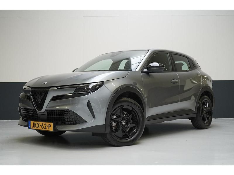 Grijs Gebruikt 2025 Alfa Romeo GT Junior Edizione Speciale SUV | € 31.895 - Afbeelding 1/4