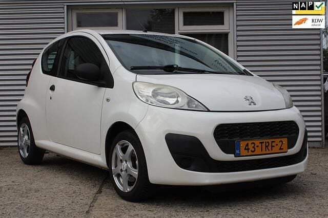 Wit Gebruikt 2012 Peugeot 107 Access Hatchback | € 2.350 (Eerlijke prijs) - Afbeelding 1/4