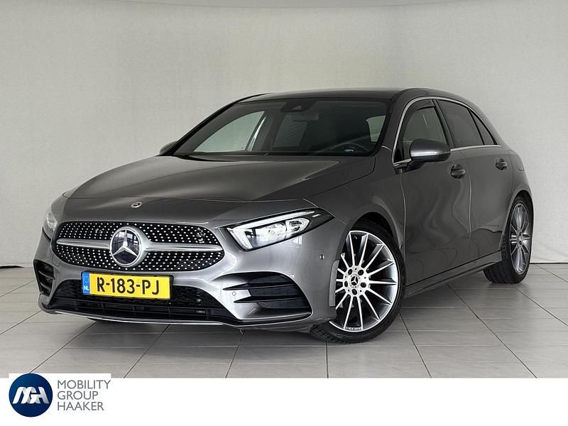 Grijs Gebruikt 2021 Mercedes A180 Premium Plus Hatchback | € 31.400 (Iets duurder) - Afbeelding 1/4