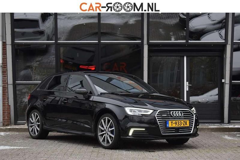 Zwart (metallic) Gebruikt 2020 Audi A3 Sportback e-tron S-Line Hatchback | € 21.950 (Super prijs) - Afbeelding 1/4