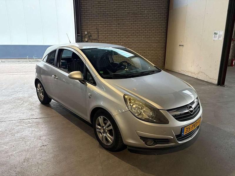 Zilver Gebruikt 2011 Opel Corsa S Hatchback | € 1.700 (Eerlijke prijs) - Afbeelding 1/4