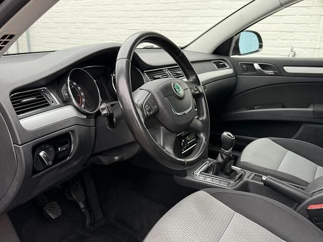 Occasion Skoda Superb 105 PK (77 kW) 2012 Zwart (metallic) Stationwagen