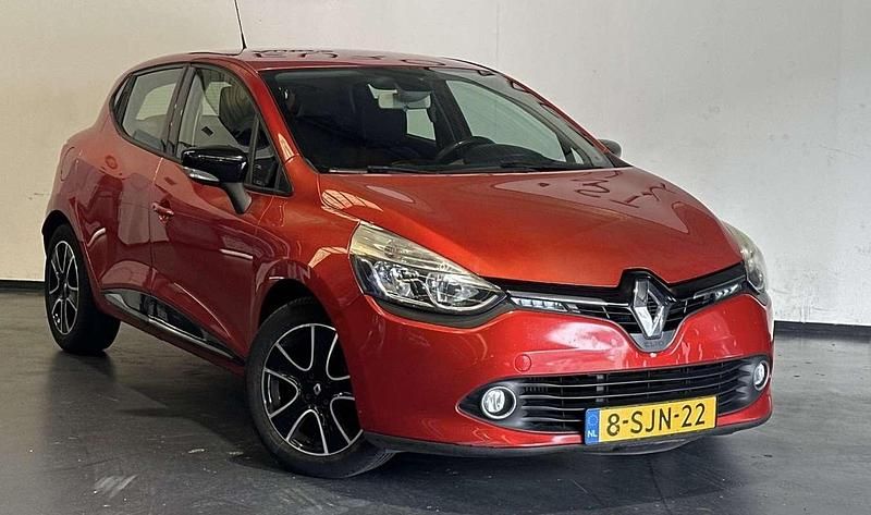 Gebruikt 2013 Renault Clio IV Sedan | € 3.750 (Iets duurder) - Afbeelding 1/4