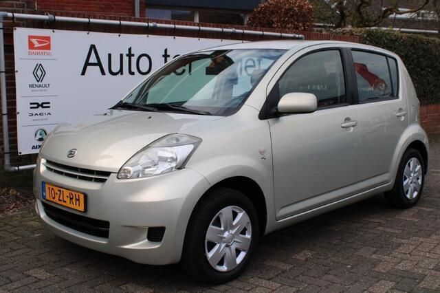 Beige Gebruikt 2008 Daihatsu Sirion Hatchback | € 3.700 (Iets duurder) - Afbeelding 1/4