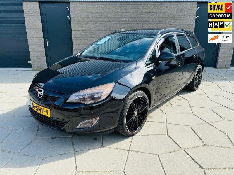 Paars Gebruikt 2011 Opel Astra Edition Stationwagen | € 5.995 - Afbeelding 1/4