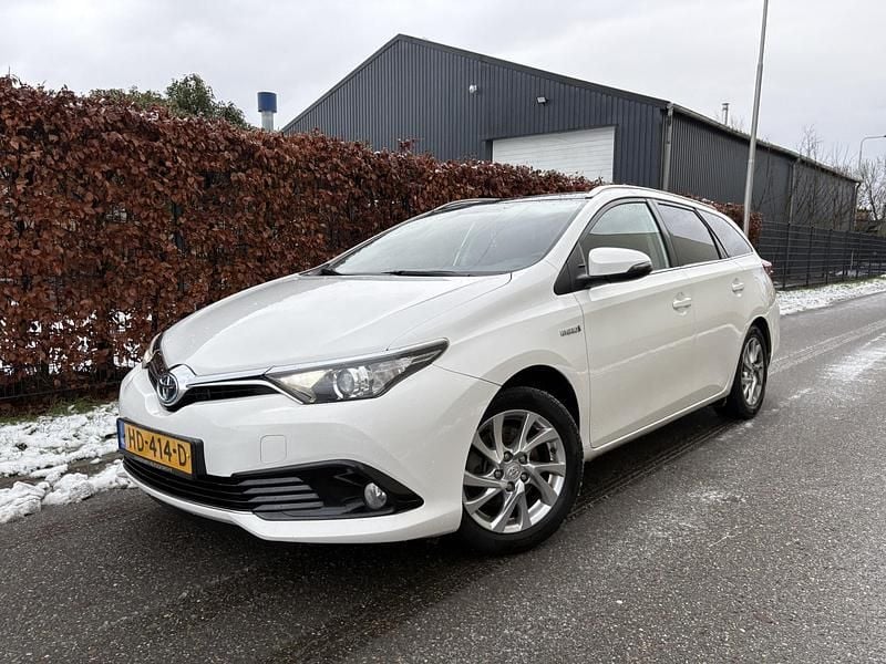 Wit Occasion 2015 Toyota Auris Stationwagen | € 9.750 (Goede deal) - Afbeelding 1/4