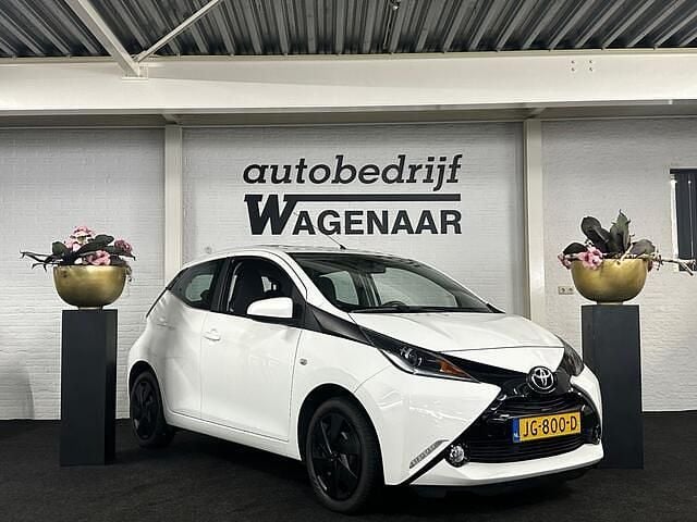 Occasion Toyota Aygo X-play 69 PK (50 kW) 2016 Wit Hatchback