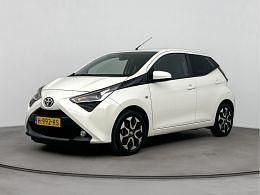 Cool white Gebruikt 2020 Toyota Aygo Hatchback | € 10.945 (Eerlijke prijs) - Afbeelding 1/3