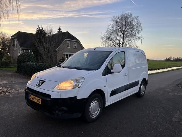 Wit Gebruikt 2011 Peugeot Partner MPV | € 1.999 (Eerlijke prijs) - Afbeelding 1/4