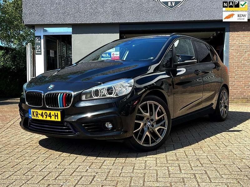 Zwart Gebruikt 2015 BMW 218 Active Tourer M Sport MPV | € 9.940 (Goede deal) - Afbeelding 1/4