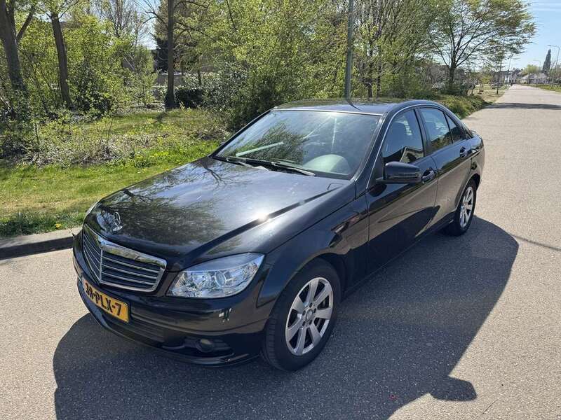 Zwart Gebruikt 2011 Mercedes C180 Sedan | € 6.850 (Eerlijke prijs) - Afbeelding 1/4
