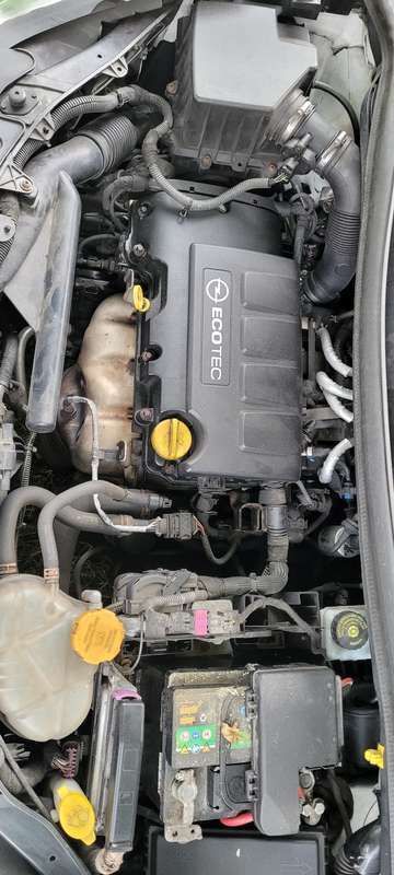 Wit Gebruikt 2012 Opel Corsa Edition Hatchback | € 1.450 (Goede deal) - Afbeelding 1/4