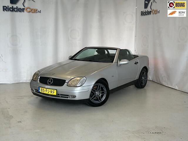 Grijs Gebruikt 1997 Mercedes SLK230 Cabriolet | € 3.799 (Eerlijke prijs) - Afbeelding 1/4