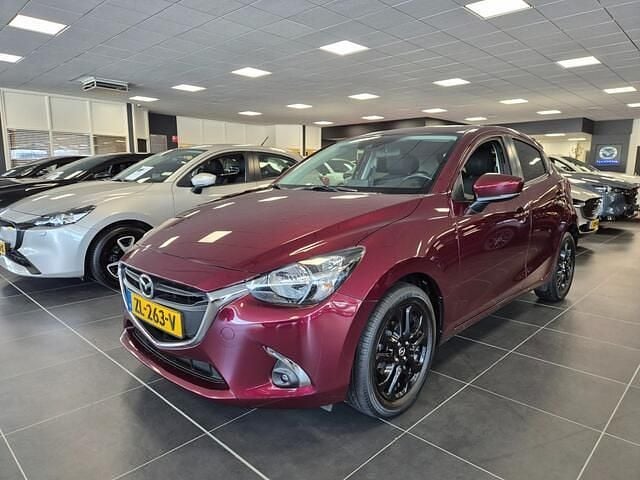 Deep crimson mica (rood mica) Gebruikt 2019 Mazda 2 Inclusive Hatchback | € 14.950 (Eerlijke prijs) - Afbeelding 1/4