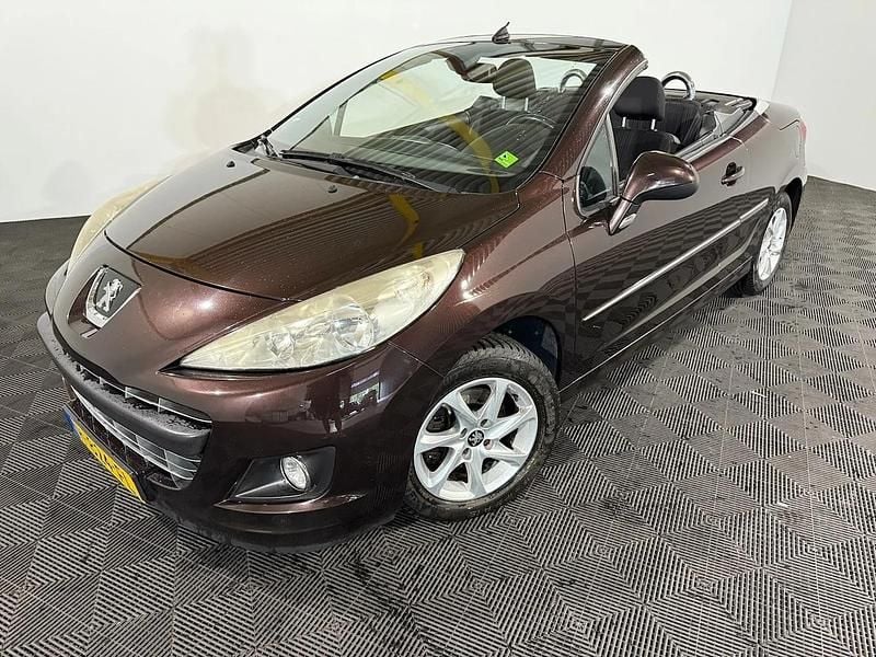 Zwart (metallic) Occasion 2012 Peugeot 207 CC Cabriolet | € 3.200 (Goede deal) - Afbeelding 1/4