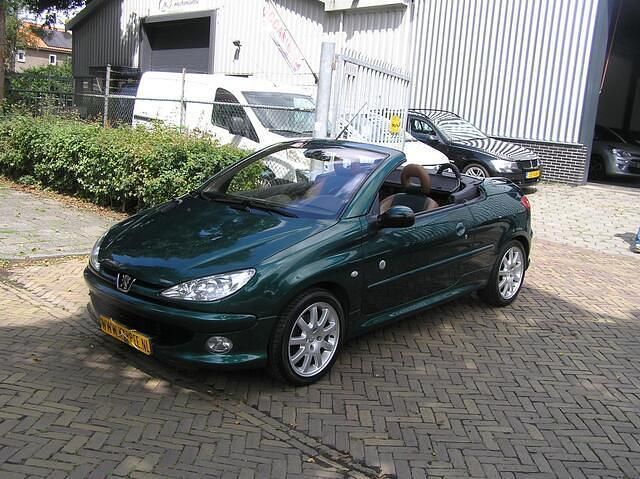 Occasion Peugeot 206 CC Roland Garros 136 PK (100 kW) 2002 Groen, metallic lak Cabriolet