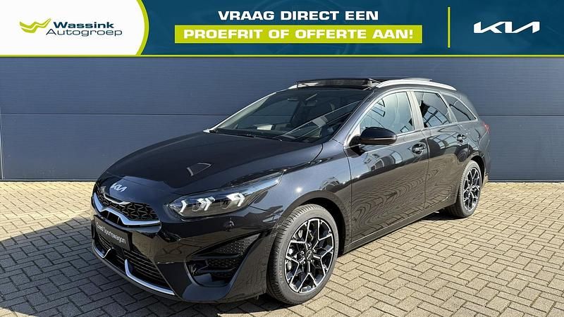 Zwart (metallic) Nieuw 2025 Kia Ceed Sportswagon Stationwagen | € 35.495 (Eerlijke prijs) - Afbeelding 1/4